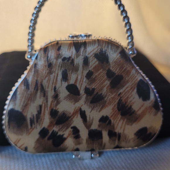 Leapord 4/3" Purse Shaped Compact Mirror Silver Tone Frame - Picture 8 of 8